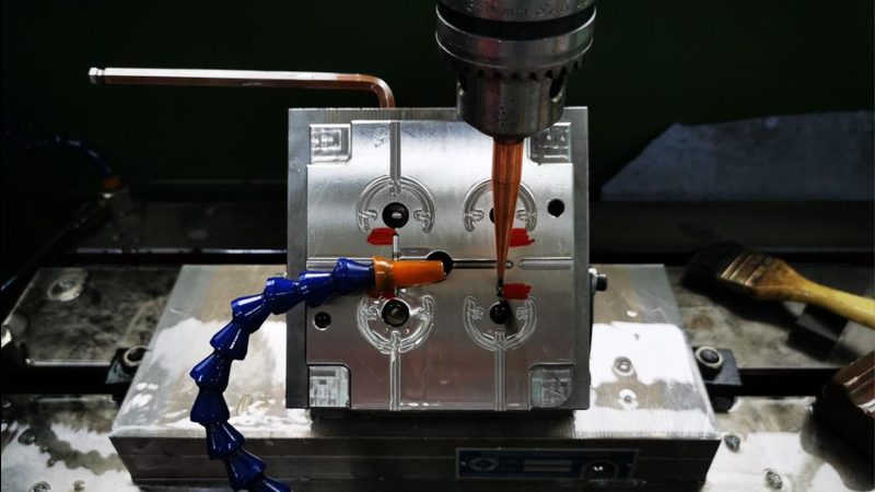 精密注塑模具型号规格：揭秘其背后的工艺与选型逻辑