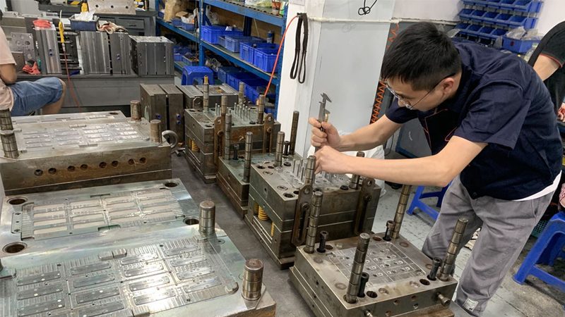 热作模具钢H13与SKD61：性能对比与选型解析**