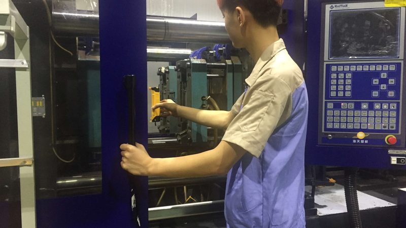 拉伸模具Cr12与DC53：性能差异与选型考量
